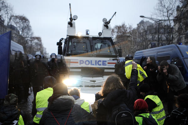 VELIKI PROTESTI U PARIZU: Traže preimenovanje spomenika i ulica