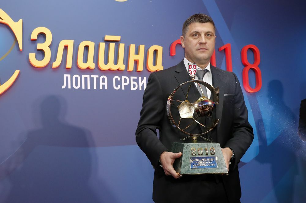Vladan Milojević je dobio Zlatnu loptu FSS za najboljeg trenera  