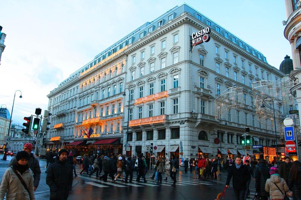 NAJAVLJENE STROŽE MERE U AUSTRIJI: Nevakcinisani ne mogu u tržne centre i kafiće