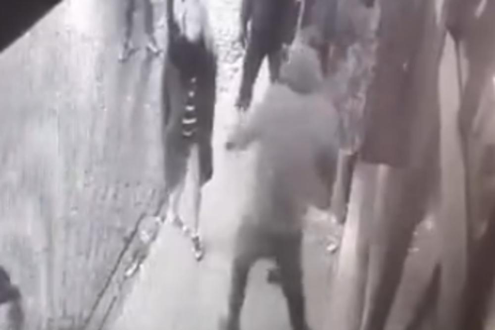 DŽUDO BORAC UDARCEM PATOSIRAO DEVOJKU! Kamere snimile horor scenu na ulici (VIDEO)