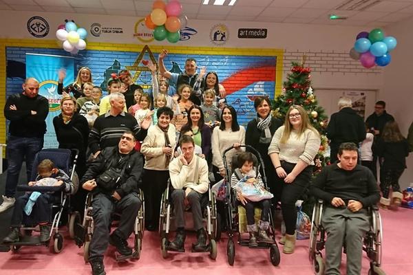 Paketići za korisnike Centra za brigu o starima, deci i osobama sa invaliditetom "Novi Beograd"