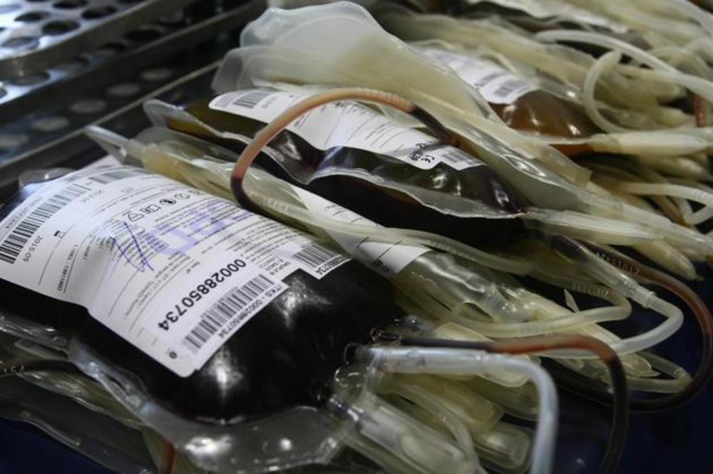 SMANJENE REZERVE! Pozivaju se građani da dobrovoljno daju krv, a i GSP je podržao akciju na ORIGINALAN NAČIN (FOTO)