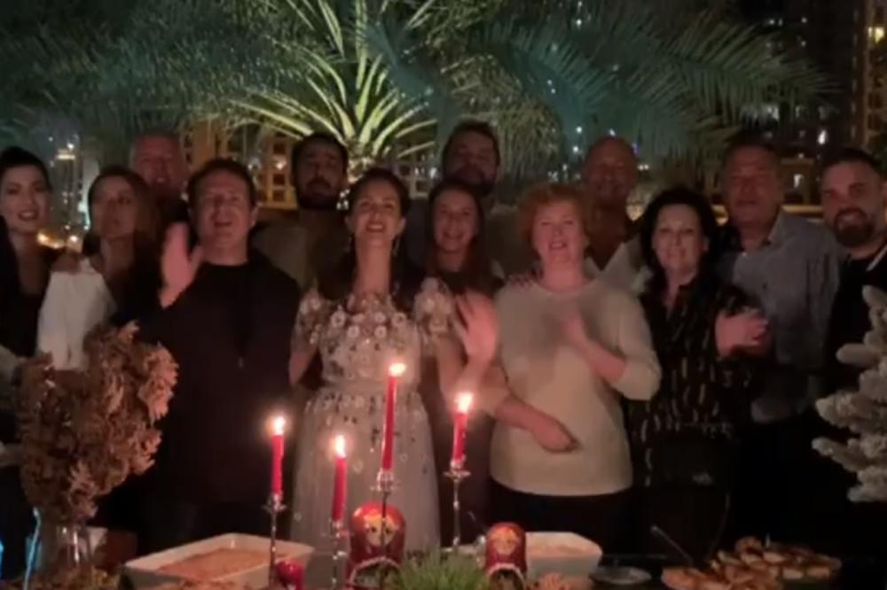 KARIĆI SE ZA PRAZNIKE VESELILI U DUBAIJU: Cela familija na okupu u gradu iz bajke, oni su im bili domaćini! (VIDEO)