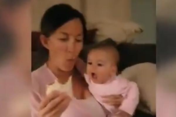 DAJ GRIZ! Ova preslatka beba će vam sigurno ulepšati dan! (VIDEO)