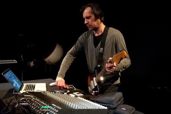Ambijentalni gitarista FENNESZ izdaje prvi solo album nakon pet godina pauze (AUDIO)