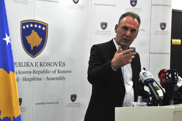 RANJEN SAVETNIK KOSOVSKOG POLITIČARA: Pucnjava u Prištini, oružje NEDAVNO KORIŠĆENO!