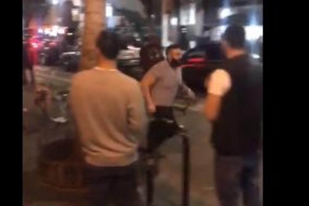 OVAJ BRADONJA JE NAJVEĆI LJUDSKI OTPAD: Nokautirao dve devojke ispred kluba u LA, cela Amerika ga mrzi! (VIDEO)