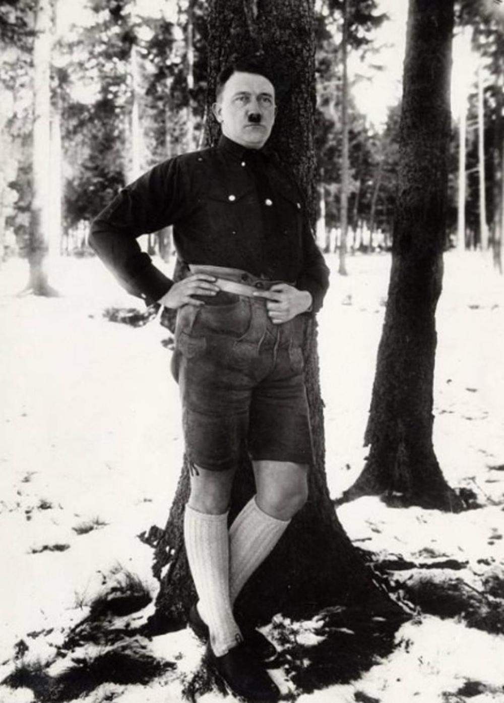 Hitler u kratkim pantalonama!