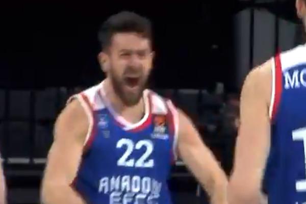 Dok se Srbija borila za Mundobasket u Estoniji, Vasa Micić je izveo zakucavanje godine u Evroligi!