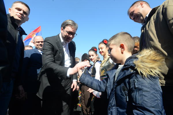NEĆU DA NAŠA DECA PLAĆAJU NAŠE DUGOVE! Vučić u Jablaničkom okrugu nastavio kampanju BUDUĆNOST SRBIJE (FOTO)