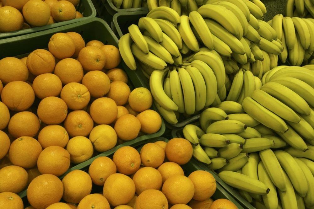 LIMUN BIO 70, SAD JE 220 DINARA: U ovom gradu cene voća su BAŠ SKOČILE tokom vanrednog stanja