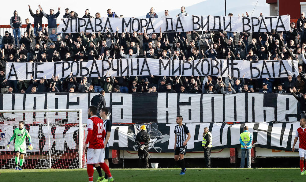 Navijači Partizana daju podršku Zoranu Mirkoviću  