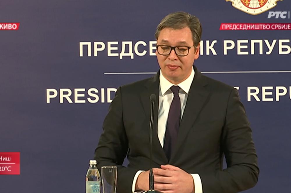 ČUJEM DA SU FAŠISTA OBRADOVIĆ I TAJKUN ĐILAS PROBILI OGRADU! Vučić je na tren prekinuo govor o pogromu Srba na KiM
