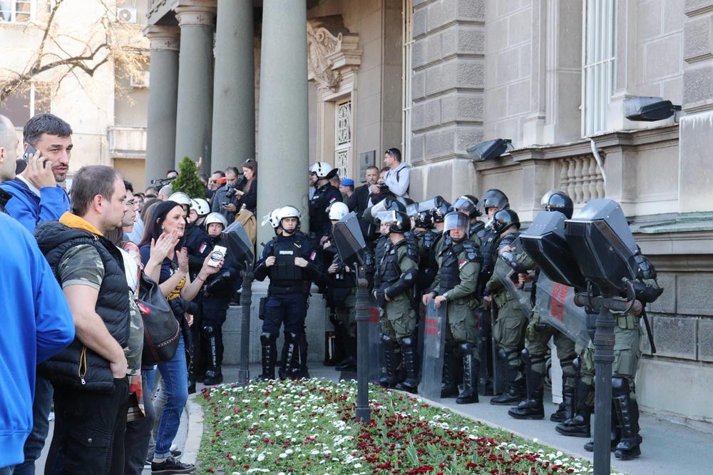 POLICIJSKI SINDIKAT PODRŽAO PROTESTE: Apel na policiju da bude na strani naroda