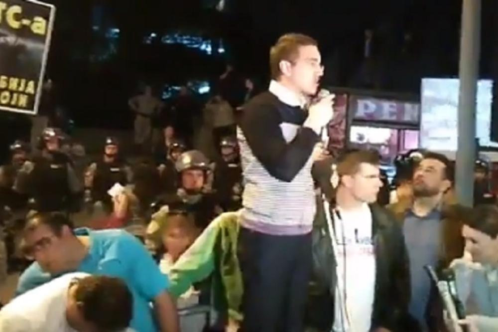 DANAS SMO ISPRED MEDIJSKE LAŽOVIZIJE KOJU PLAĆAMO: Ovako je Stefanović govorio 2011. ispred zgrade RTS! (VIDEO)