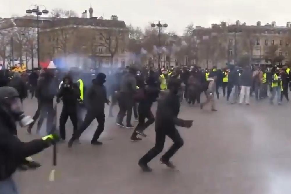 PREDSEDNIK ŠALJE POJAČANJE POLICIJI TOKOM PROTESTA: Biće oko 7.000 naoružanih VOJNIKA na ulicama! (VIDEO)
