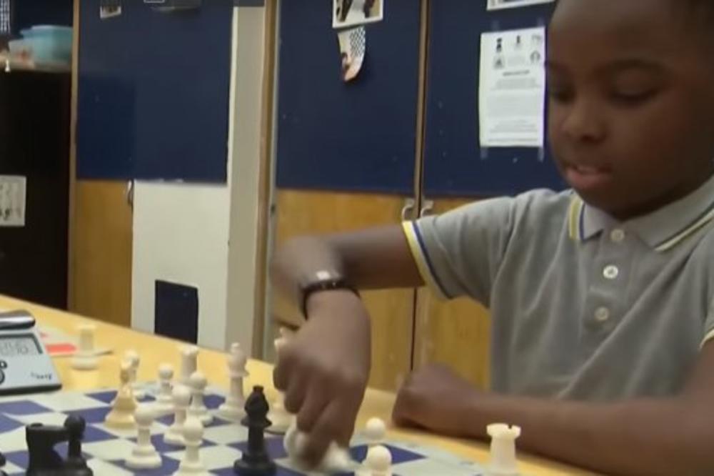 DEČAK (8) POBEGAO OD ISLAMISTA: Dve godine je živeo kao beskućnik, a sada je postao šampion u šahu (VIDEO)