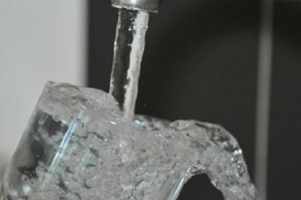 ISPRAVKA: Čaša vode, sirćeta i soli ne može otkriti i ukloniti "negativnu energiju"