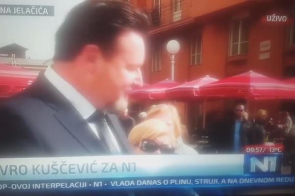 A ŠTA TAJ S*RE? Hrvatski ministar davao izjavu, a onda mu je u kadar uletela žena sa hit pitanjem! (VIDEO)