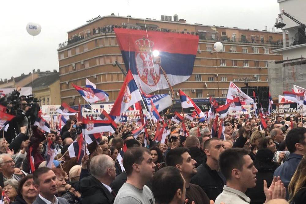 SRBI IZ CRNE GORE KRENULI NA SKUP! Žele DOSTOJANSTVENO da pruže podršku Vučiću!