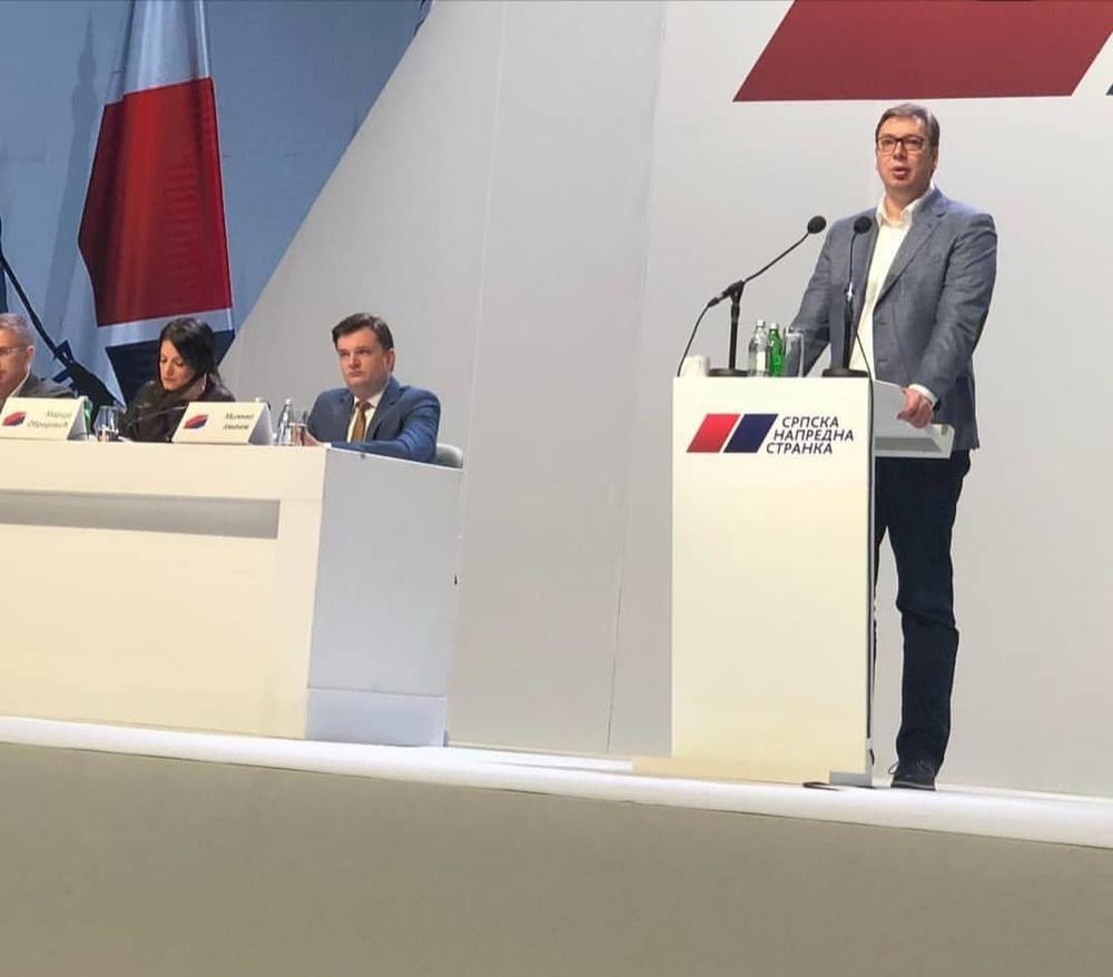 Aleksandar Vučić za govornicom na sednici Glavnog odbora SNS-a  
