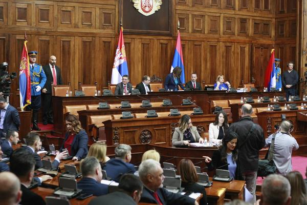 Vučić sa 30 saradnika sprema govor za sednicu Skupštine o Kosovu! POČINJE OD 16H, A OVO SU SVI DETALJI!