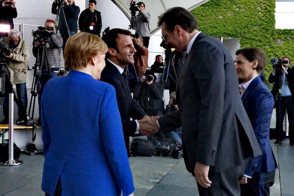 SAMIT U BERLINU SE NASTAVIO RADNOM VEČEROM: Merkelova i Makron dočekali Aleksandra Vučića! (FOTO) (VIDEO)