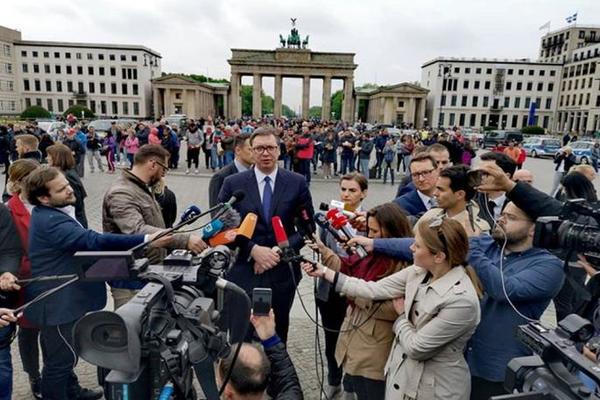 NEKI SU SE JUNAČILI POSLE SASTANKA, ALI NISU JAČI IZAŠLI: Evo šta je Vučić poručio iz BERLINA! (FOTO)