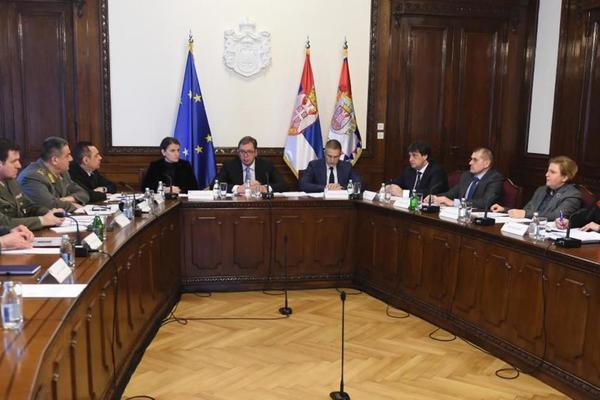 SRPSKA VOJSKA I POLICIJA KRENULA KA SEVERU KOSOVA! Državni vrh zaseda zbog ALARMANTNE situacije