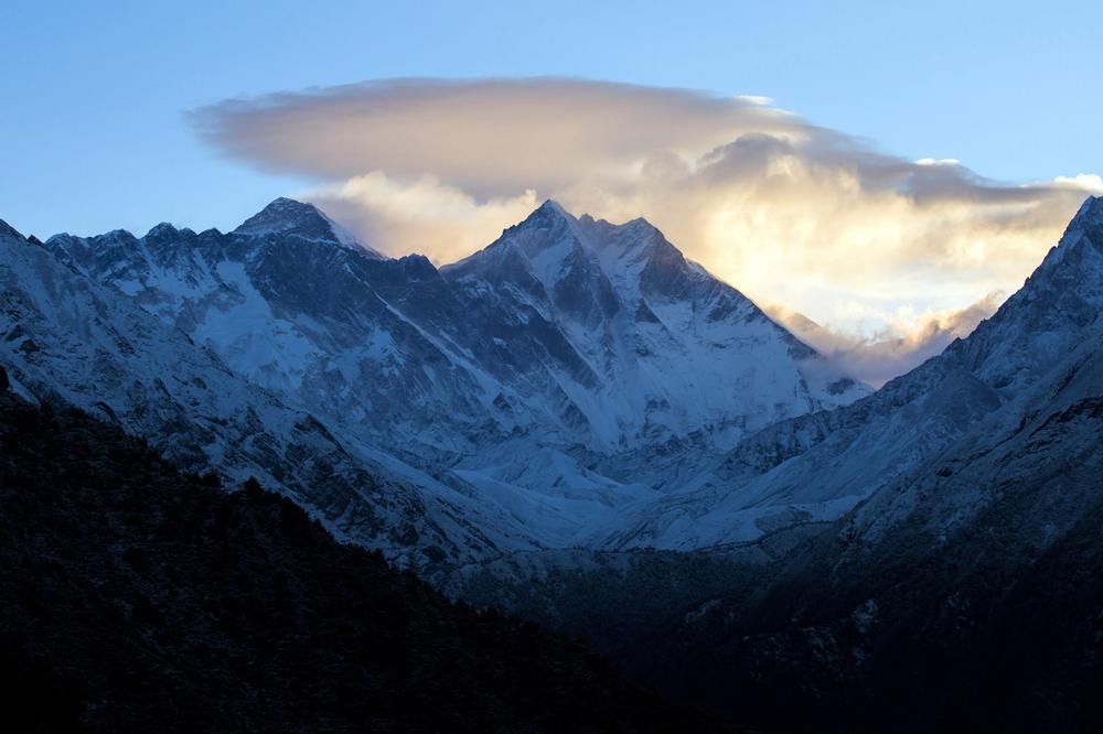 ZAHVATILA IH LAVINA: Pronađena tela trojice francuskih planinara na Himalajima