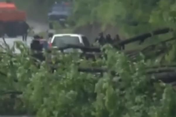 OVAKO JE ROSU NAPAO RUSA! Pojavio se snimak napada na ruskog mirotvorca na severu Kosova (VIDEO)