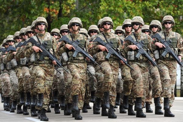 TAKO SE TO RADI! Kapetan i 10 vojnika demonstrativno predali oružje i otišli u Nikšić da glasaju