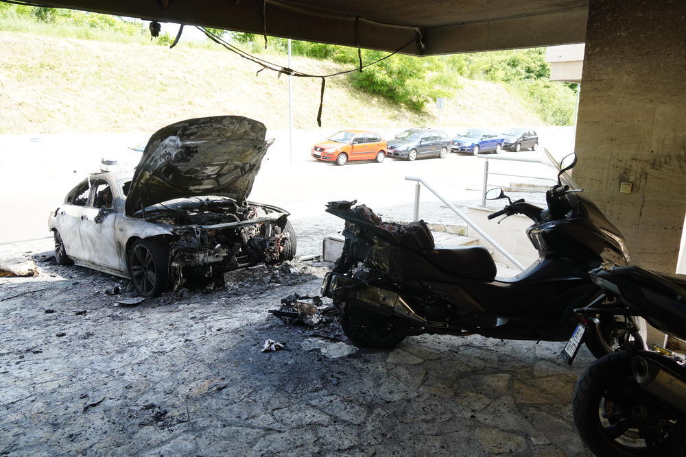 Automobil i motocikl su izgoreli   