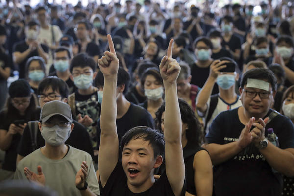 ZDRAVO SVETE, ZDRAVO SLOBODO: Demontranti Hongkonga sprečili SPORAN ZAKON, sada zahtevaju SMENU VLASTI