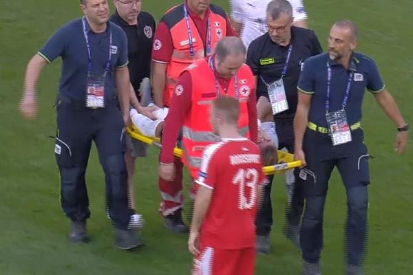 UŽAS NA EVROPSKOM PRVENSTVU ZA MLADE: Jovanović brutalno polomio nogu fudbaleru Austrije - odmah je isključen!
