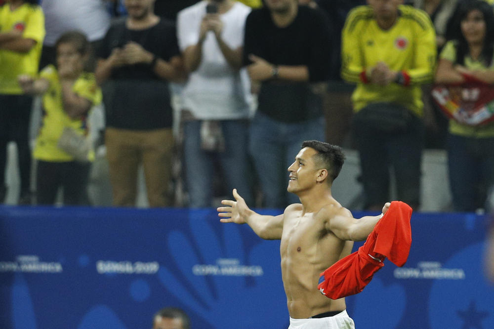 ALEKSIS JE HEROJ NACIJE: Sančez odveo Čile u polufinale Kopa Amerike!