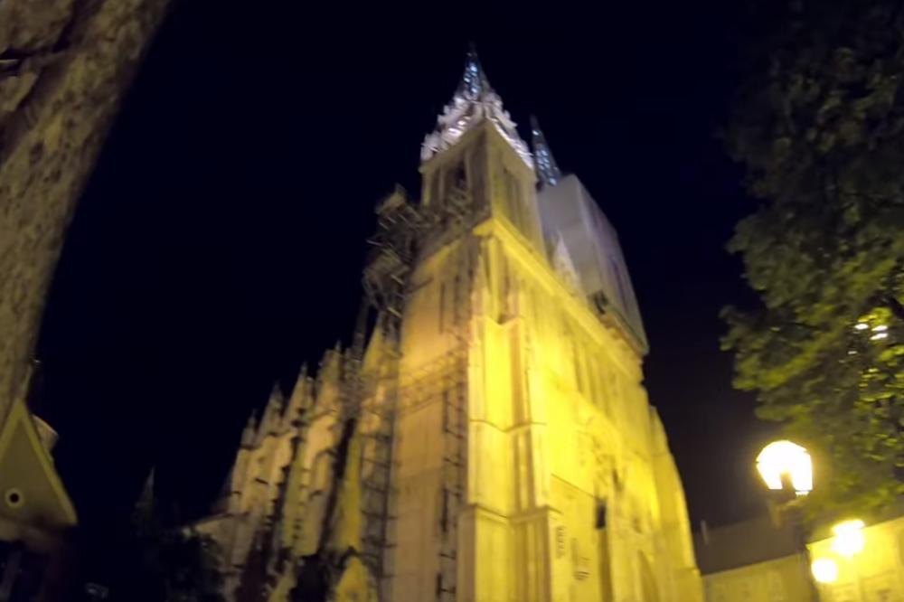 USRED NOĆI SKOČIO SA KATEDRALE U ZAGREBU! Sve je zabeležila kamera, ovako se završila DRAMA (VIDEO)
