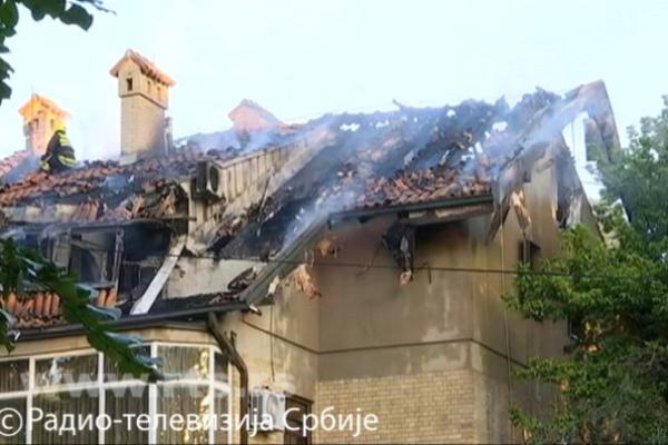 VELIKI POŽAR NA DEDINJU: Gorela zgrada u Lackovićevoj ulici