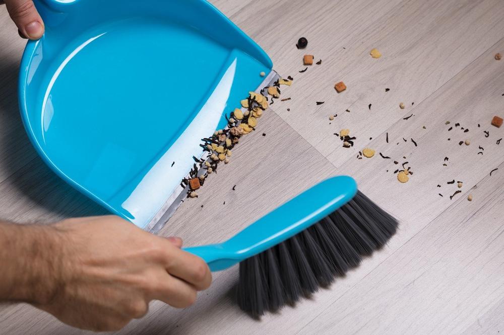 TRIK 10 MINUTA: Evo kako da vam kuća bude uvek blistavo čista, NE MORATE ni da PALITE USISIVAČ