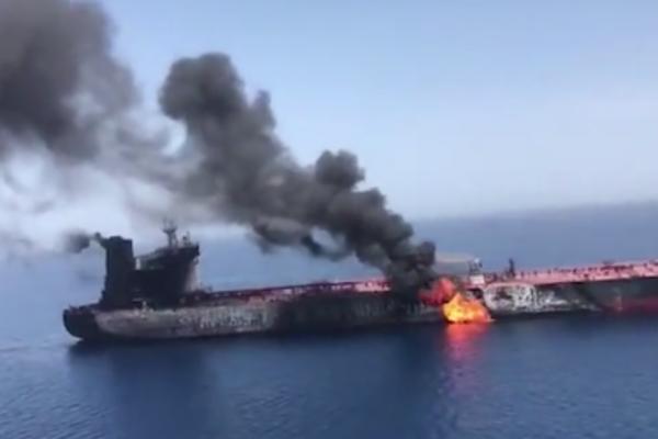 IRANSKI VOJNICI NAORUŽANI DO ZUBA UPALI U BRITANSKI TANKER: Objavljen snimak zaplene broda zbog koje se trese svet!