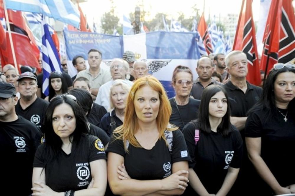 OD RAVNE GORE DO ZLATNE ZORE: Grčki fašisti slave Arkana, oslobađanje Srebrenice, nose četničke šubare s kokardama!