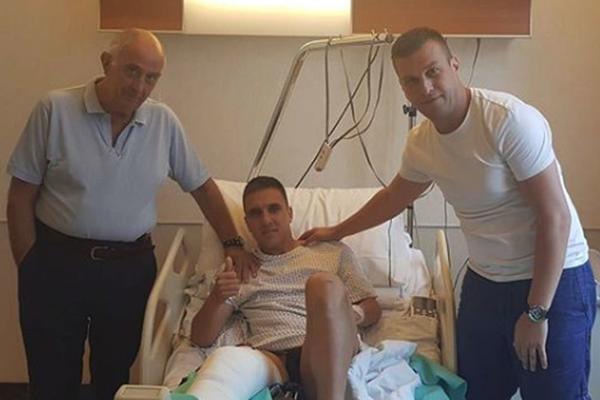 JOVIČIĆ OPERISAN U RIMU: Poznato koliko će Bakula odsustvovati sa terena posle teške povrede kolena!