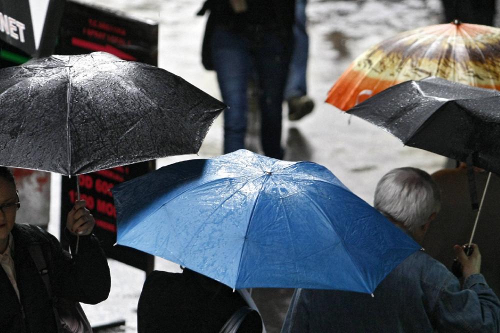 TEMPERATURA PADA ZA 10 STEPENI, OČEKUJE SE VELIKO NEVREME: U Srbiju stiže vremenski HAOS