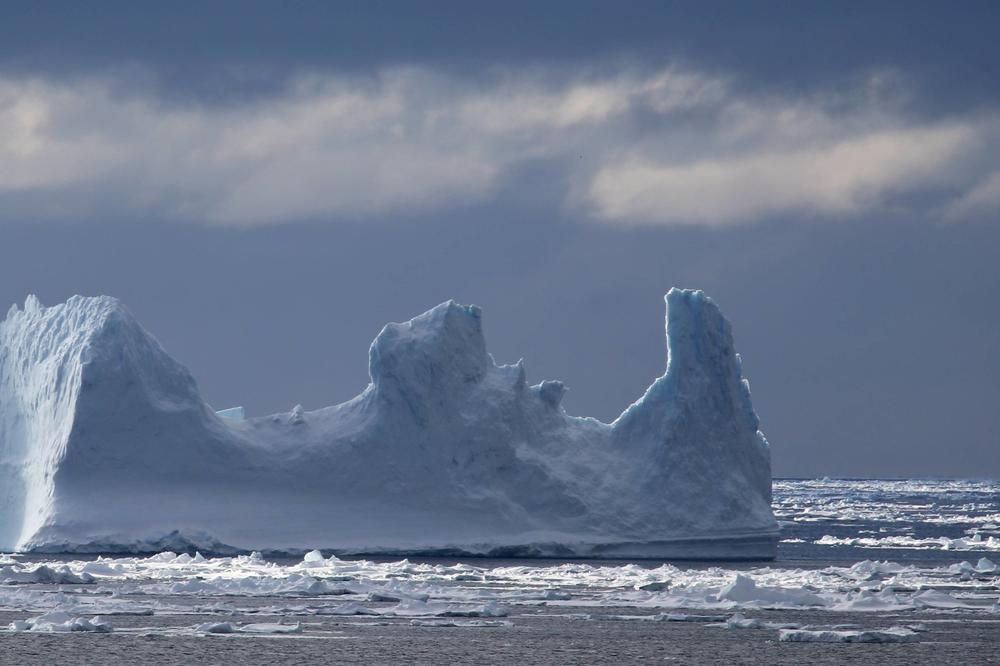 OTKRIĆE KOJE MOŽE DA PROMENI SVET: Naučnici na Antarktiku u snegu našli materijal koji pripada VANZEMALJCIMA!