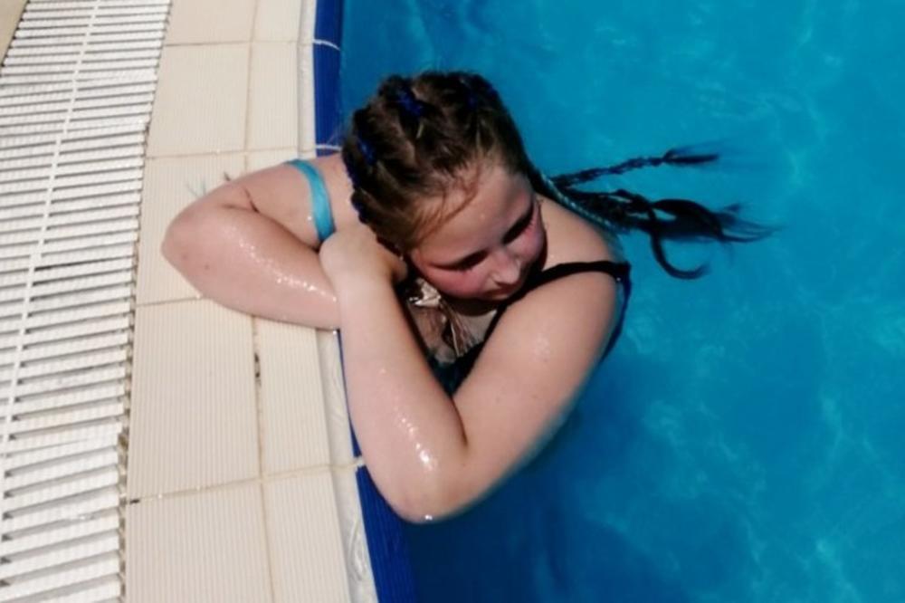 ALISA (12) JE UMRLA NAJSTRAŠNIJOM SMRĆU: Dok je ronila u bazenu, ruku joj je usisala pumpa!