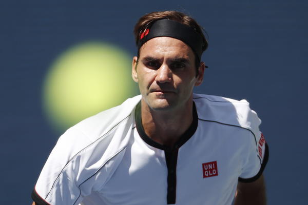 VRATIO SE IZ MRTVIH: Federer spasio pet set lopti, pa srušio Gofana za četvrtfinale Šangaja!