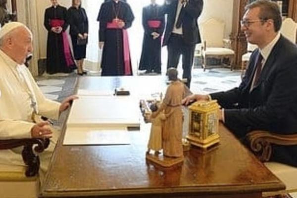 VUČIĆ JE SA PAPOM BIO NA RAZGOVORU U ČETIRI OKA: Zahvalnost Vatikanu po pitanju Kosova i Metohije