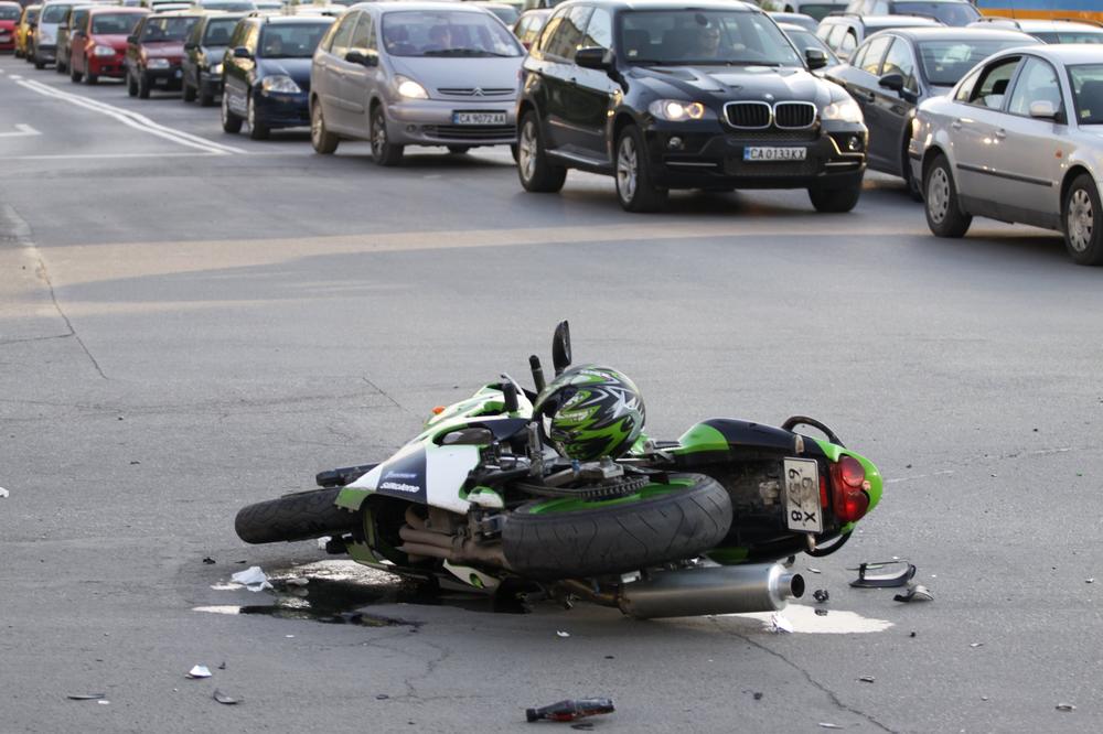 MUČNA SCENA KOD KRUŠEVCA: Motociklista sleteo sa puta, na mestu ostao mrtav