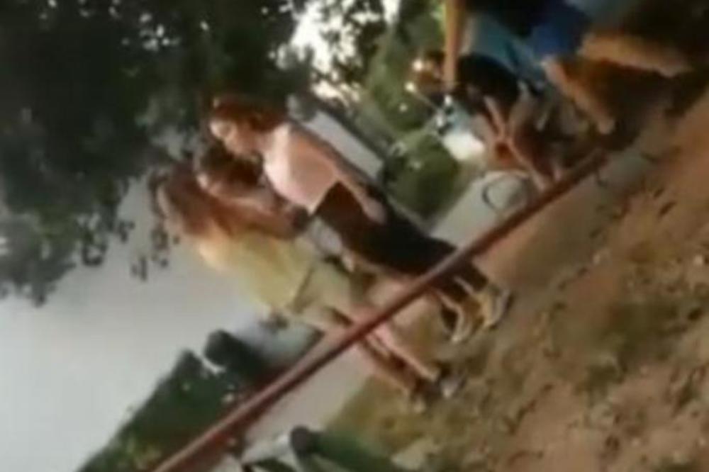 LJUDI, OVO JE BOLESNO! Pojavio se i treći snimak kako dve divljakuše tuku nedužnu devojčicu! (VIDEO)