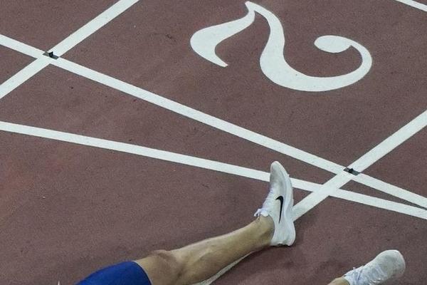 NASTRADAO PRED CILJEM U NEZAPAMĆENOJ TRAGEDIJI: Grom ubio atletičara 400 metara pre finiša!
